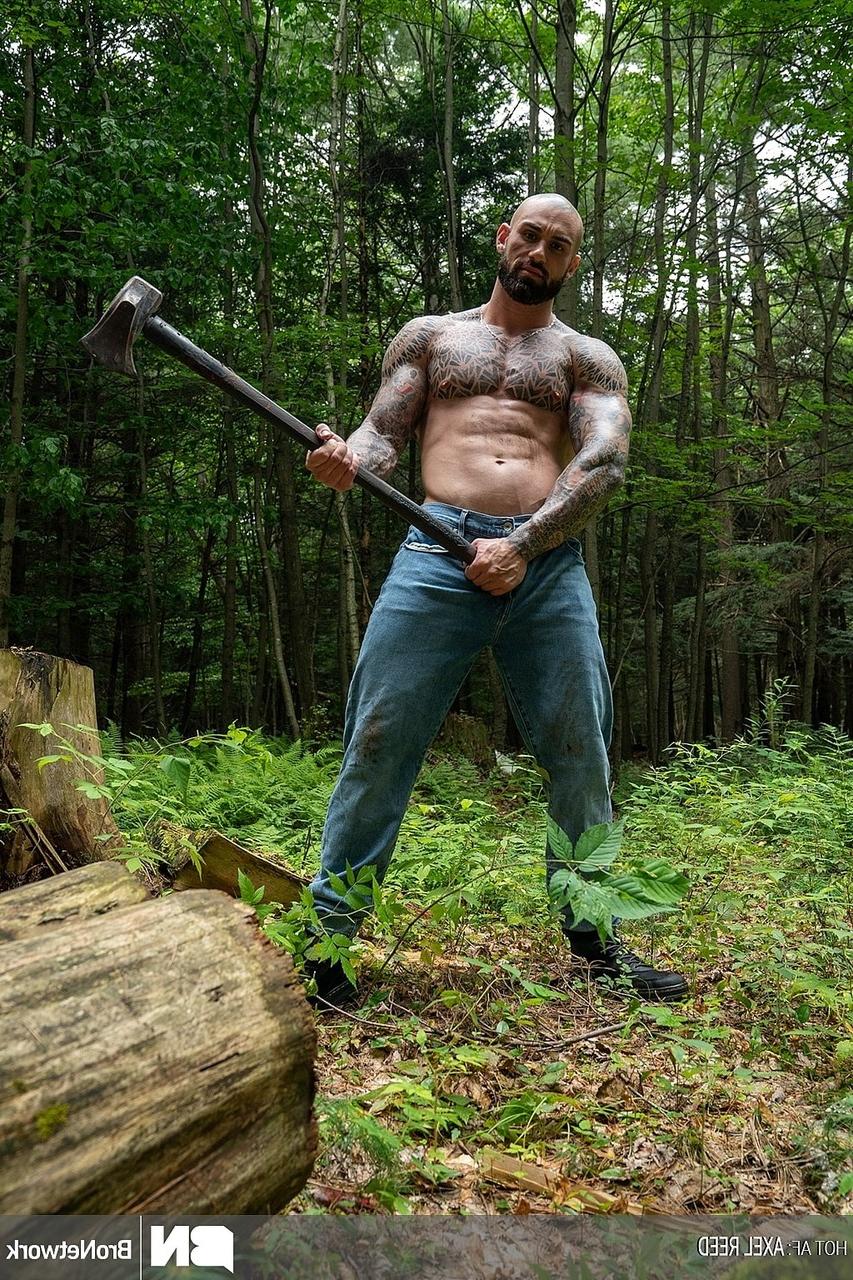 19P Gay lumberjack Axel Reed unveils his muscular body & masturbates in the woods