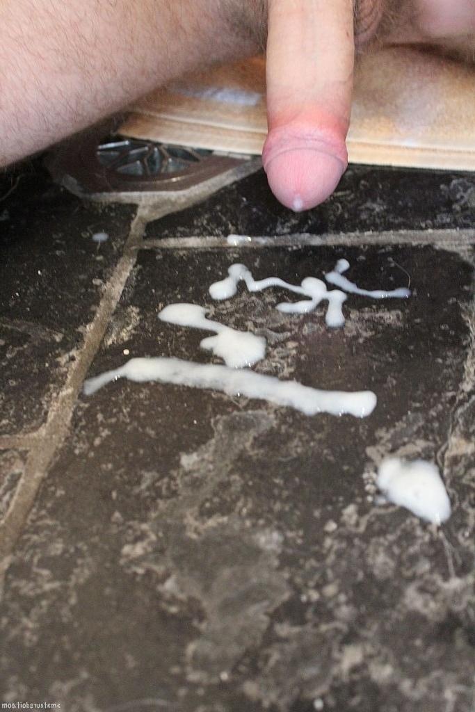 20P Hairy guyJayce Joystick jerks off his small cock in the bathroom