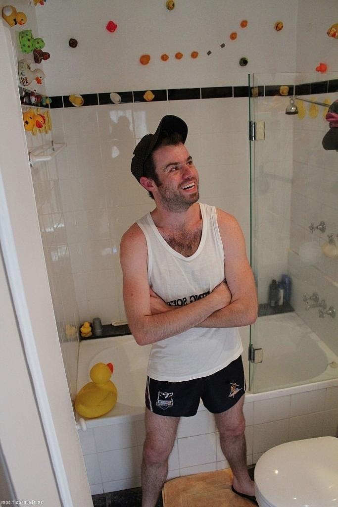 20P Hairy guyJayce Joystick jerks off his small cock in the bathroom