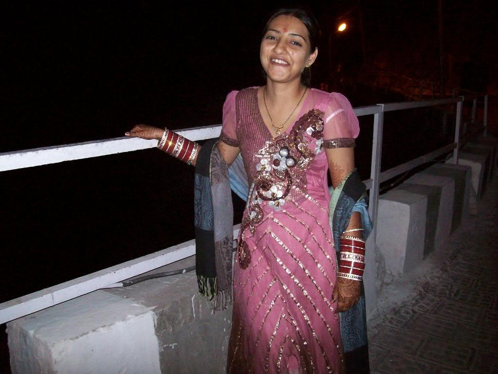 10P Indische Mädchen sind Models für ein Nacktfoto-Shooting während ihrer Flitterwochen