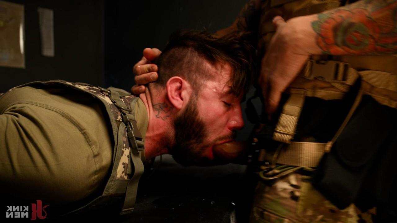 20P O militar gay Rio 9rande analisa um traseiro submisso em cativeiro por corda