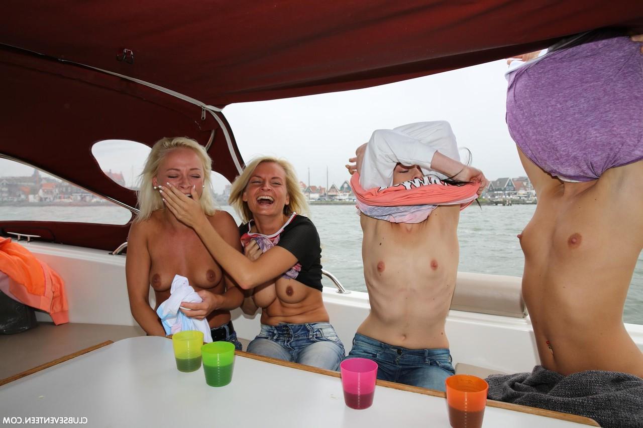 20P Amadores Vanda L, Naomi I, Jessie C e Daniella C fodem em um barco lésbico 4some