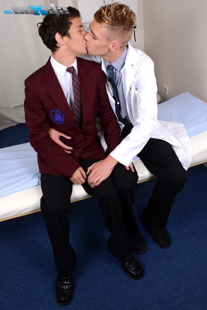 20P Perverted gay doctor Blake Hanson bangs brunette boy Daniel Prince in the ass