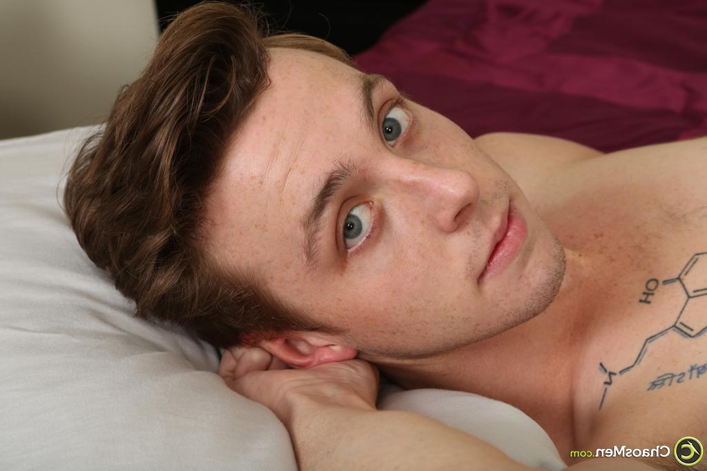 20P Cute twink Roman shows off his big dick and his fine ass on the bed