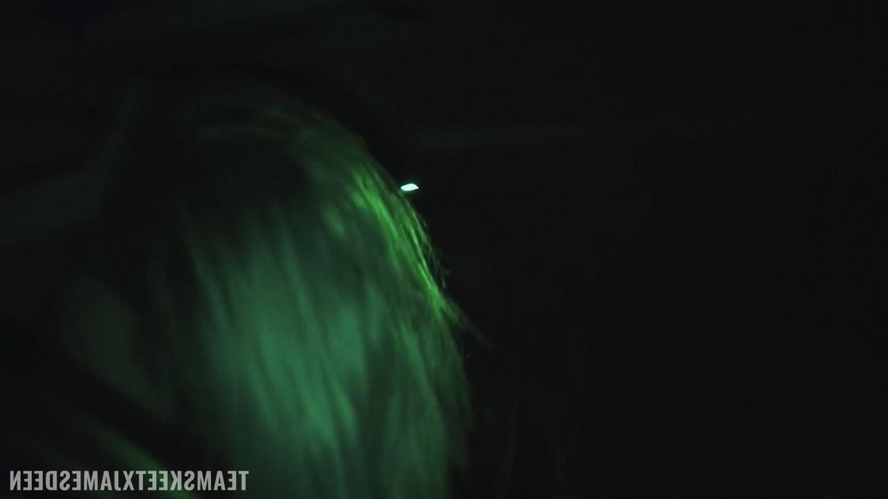 20P Die schöne Teenagerin Molly Manson wird von James Deen an den Haaren gezogen und gefickt