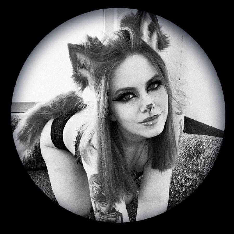 20P Linda gata mostra seu grande saque em uma compilação sexy em preto e branco