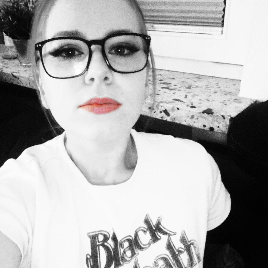 20P Linda gata mostra seu grande saque em uma compilação sexy em preto e branco