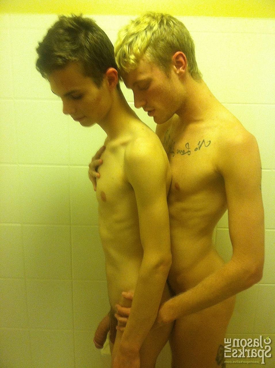 20P Twinks Dakota Adams & Kip Ryker French kiss before having oral & anal sex