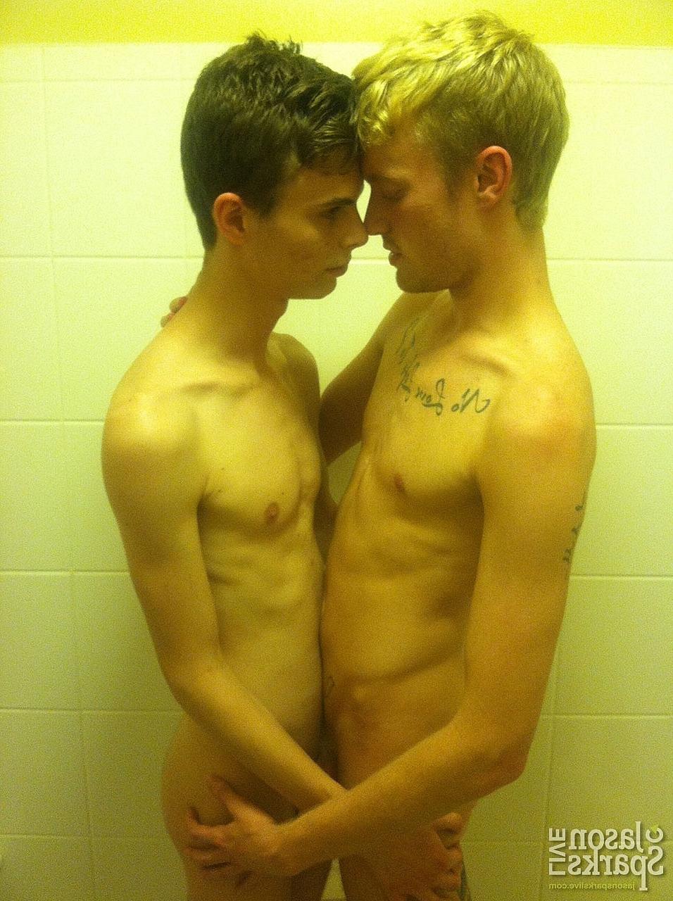 20P Twinks Dakota Adams & Kip Ryker French kiss before having oral & anal sex