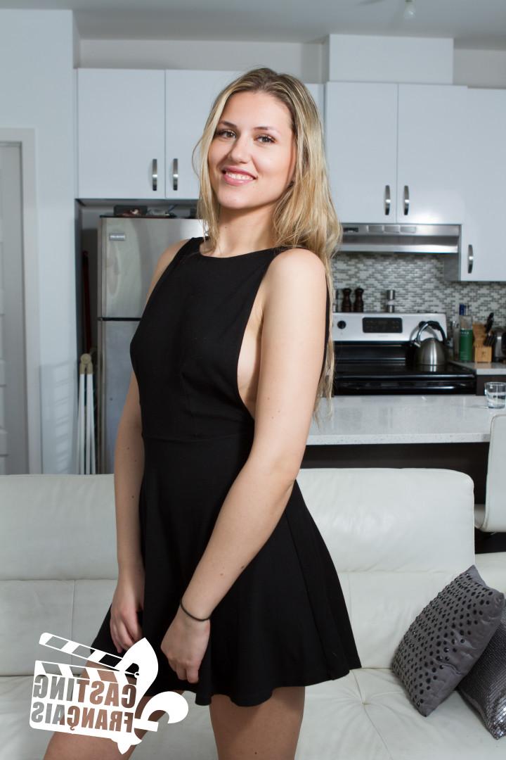 17P A garota franco-canadense Vanessa Siera chupa um pau em sua estreia pornô