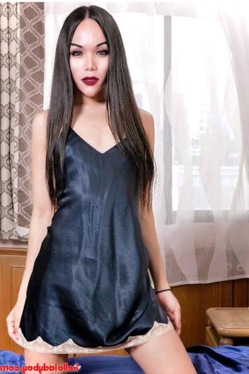 20P Travesti asiática fofa mostra seu pau sem cortes e suas pernas sensuais em uma compilação quente