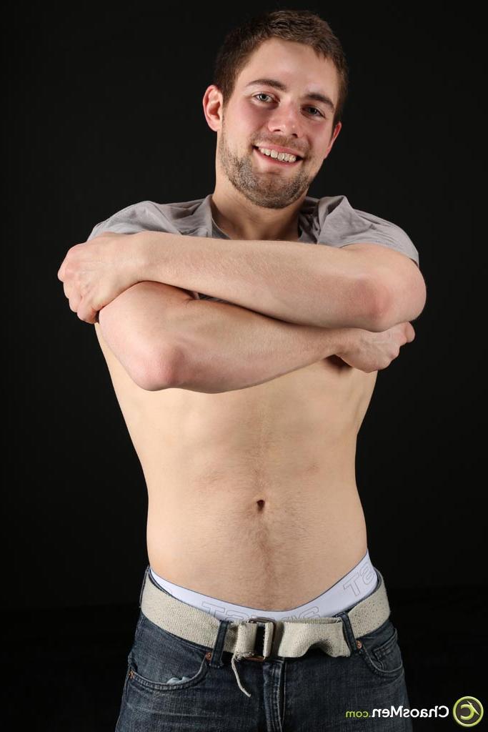 20P Gay Caucasian model Griffin Barrows unveils his lean body & rubs his boner