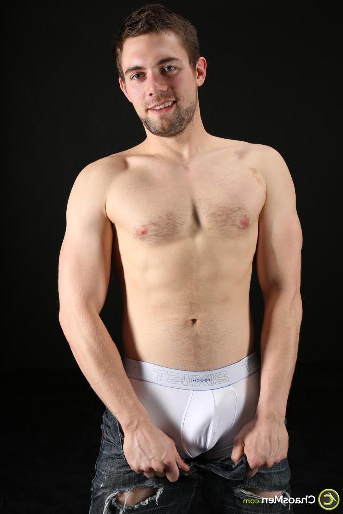 20P Gay Caucasian model Griffin Barrows unveils his lean body & rubs his boner