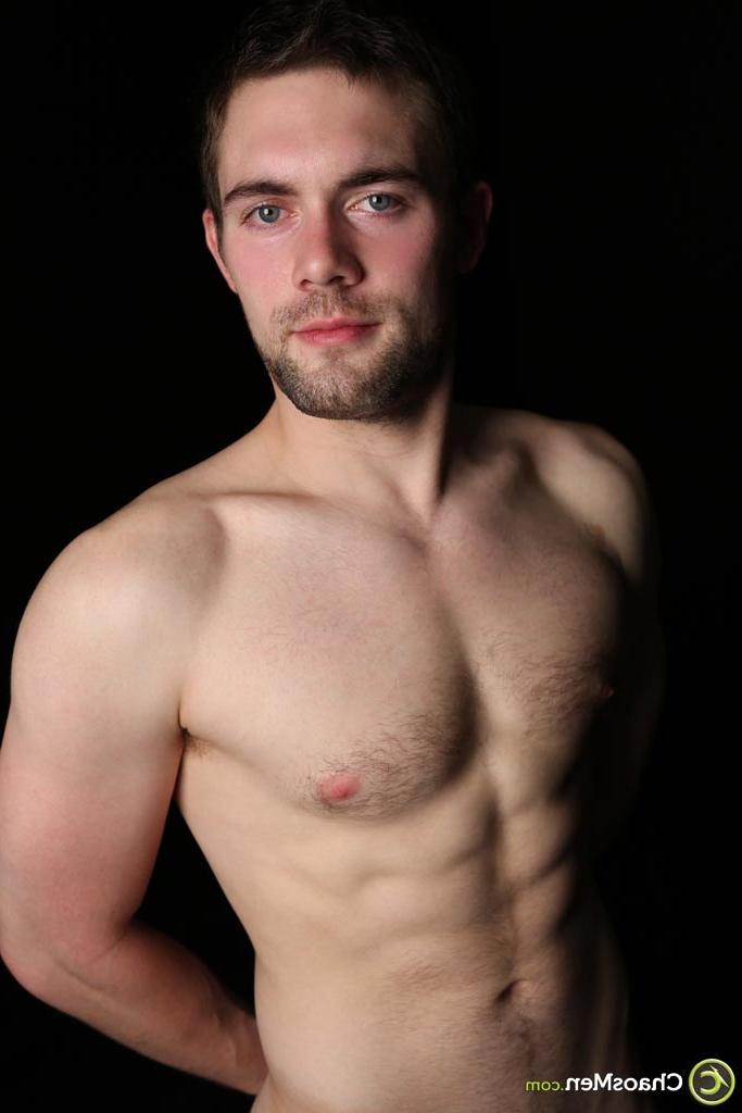 20P Gay Caucasian model Griffin Barrows unveils his lean body & rubs his boner