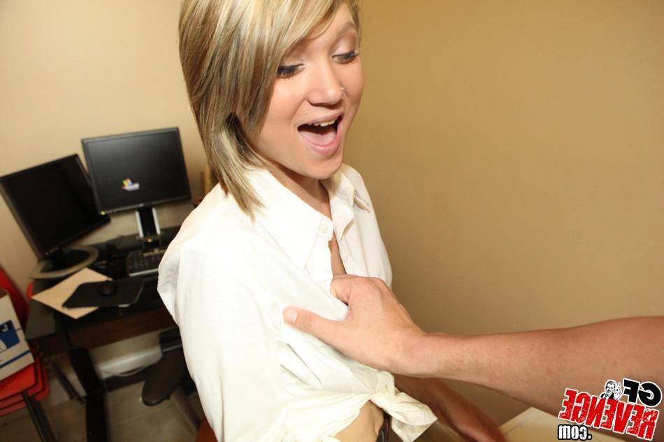 15P Captivating girlfriend Dakota Skye is having lazy office sex