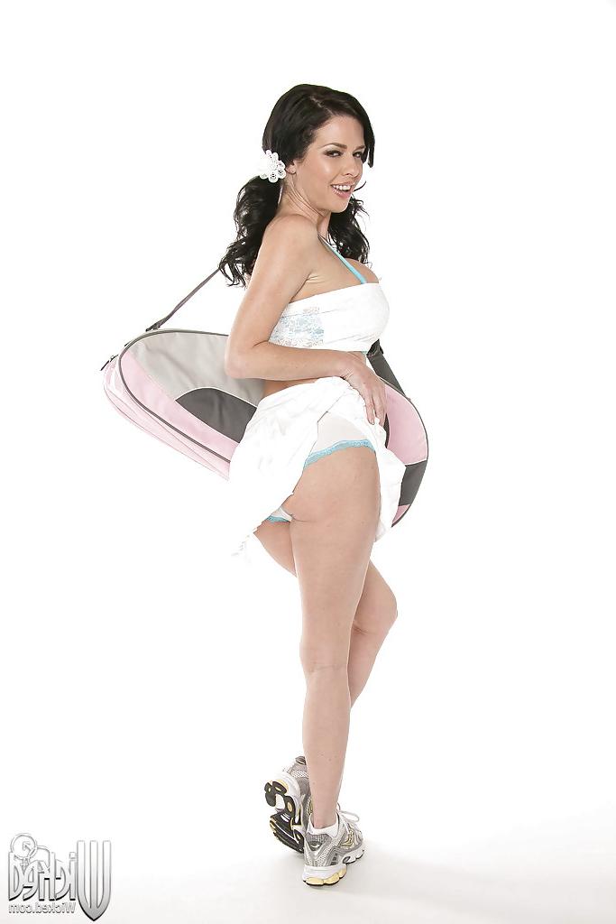 16P Well-toned babe Veronica Avluv stripping off her sport outfit