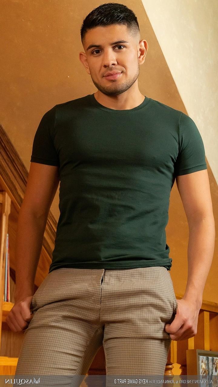 20P Hot bottom Alex Montenegro wanks while getting analized by a bodybuilder
