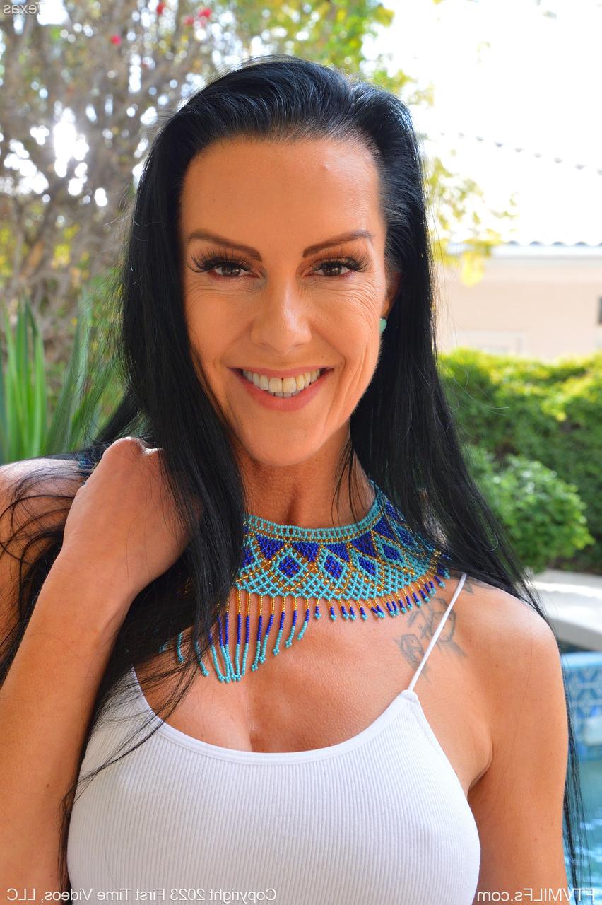 20P Hot MILF Texas gives herself a fingering after toying with a dildo
