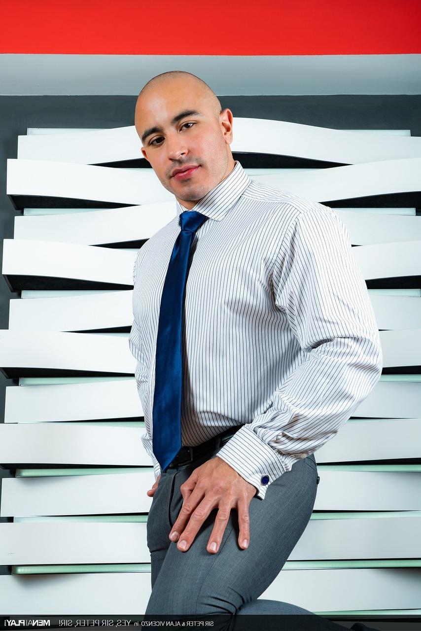 20P Gay colleagues Alan Vicenzo & Sir Peter have hardcore anal sex in the office