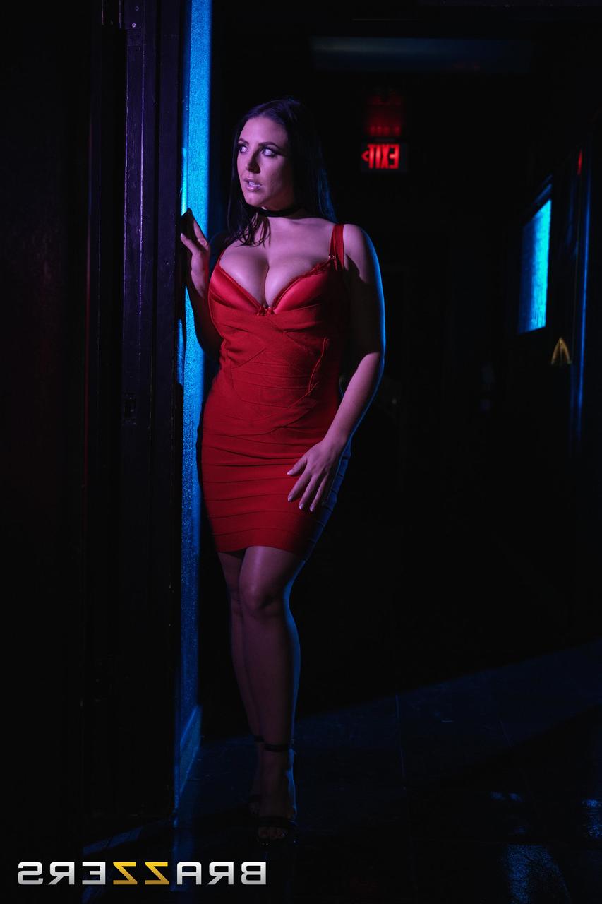20P As strippers lésbicas Angela White e Molly Stewart transam depois da apresentação