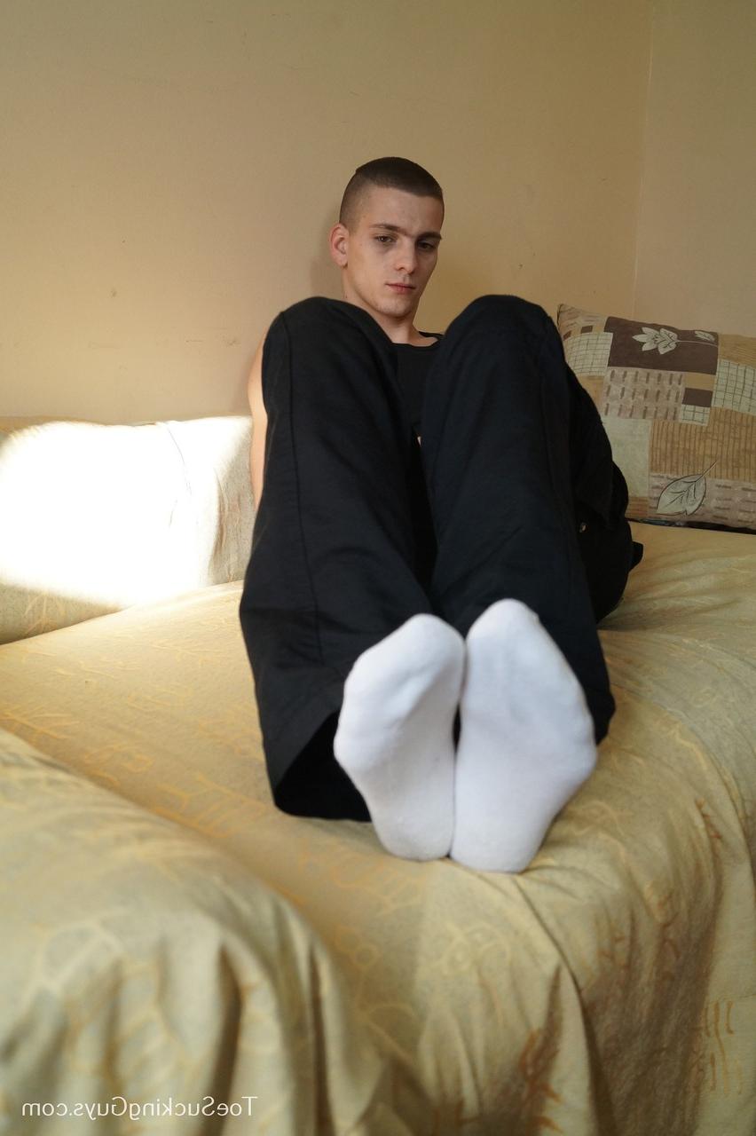 20P Short haired gay Tim Law doffs his clothes and jacks off his dong