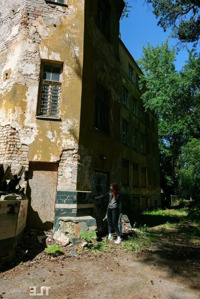 16P Tattooed redhead Cherr plays with her horny pussy at a derelict building