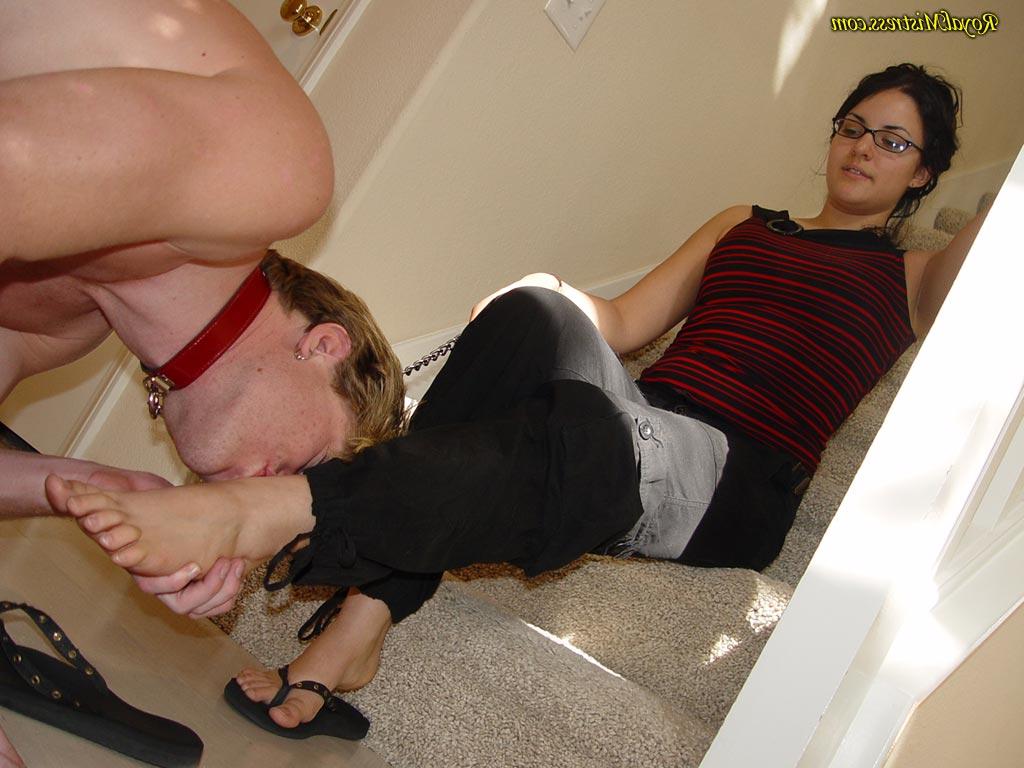 12P Brunette chick has her collared slave boy worship her bare feet