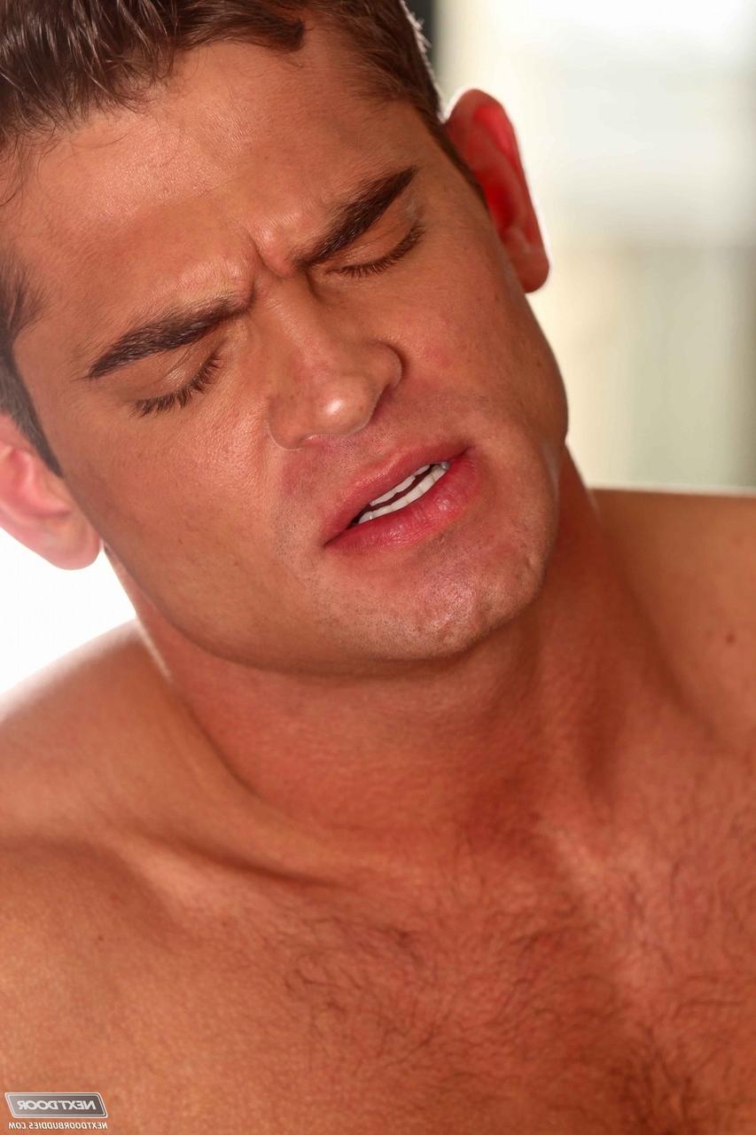 20P Os gays deslumbrantes James Huntsman e Luke Milan se despem antes do sexo oral