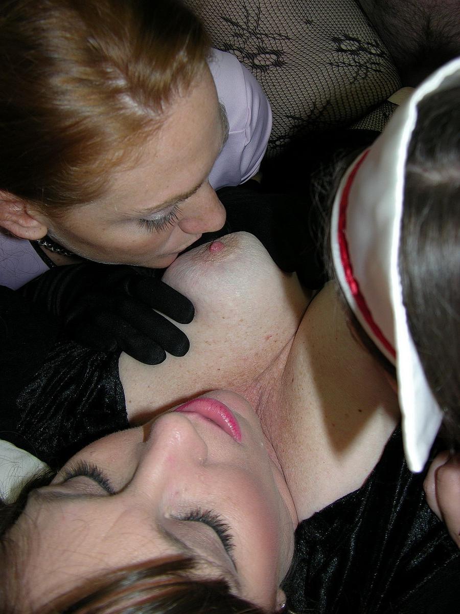 20P A ruiva sexy Brooke Babylon consegue uma surra completa em um 3some com um casal
