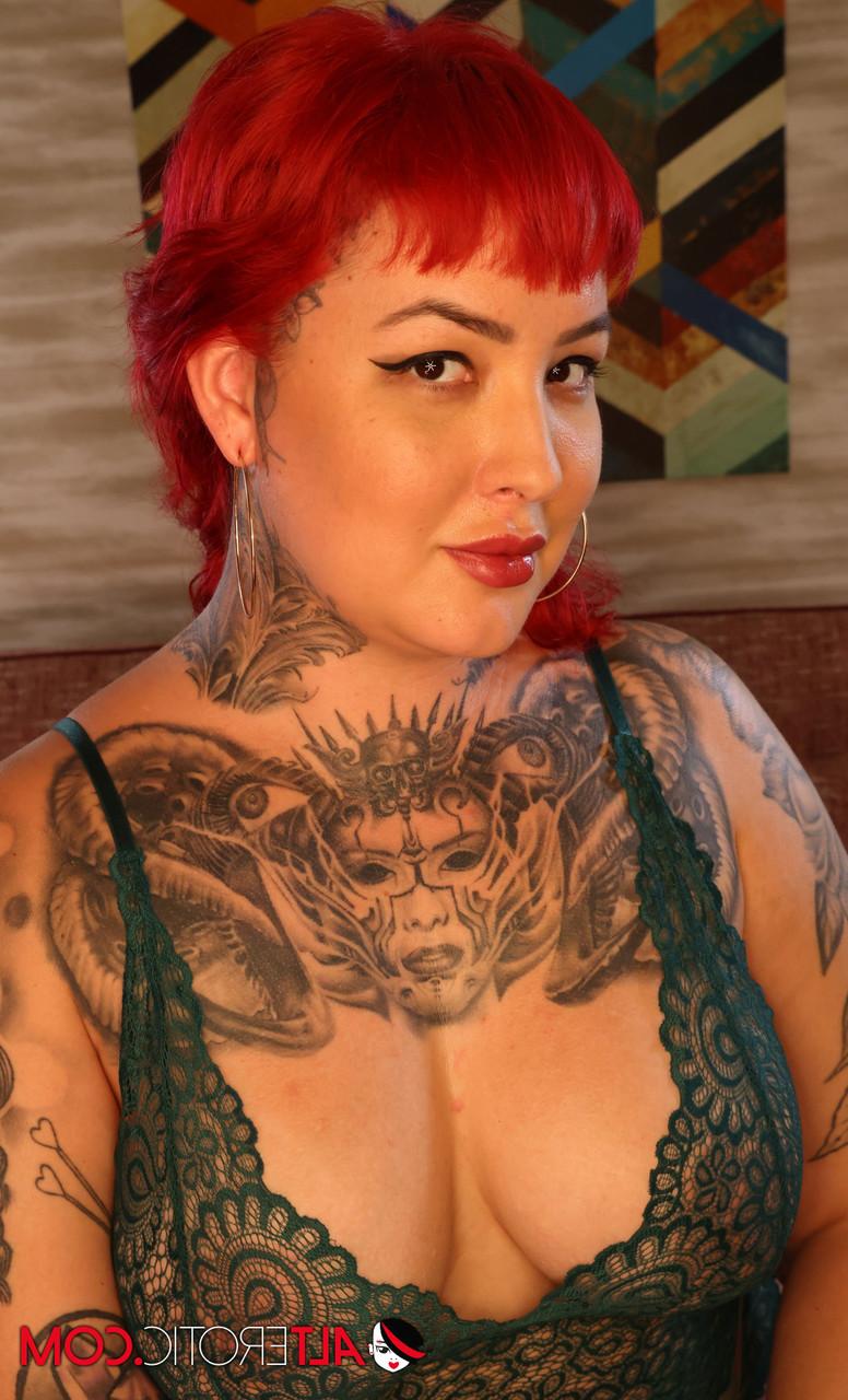 16P Tattooed redhead Ruby Reynolds spreads her legs after getting naked