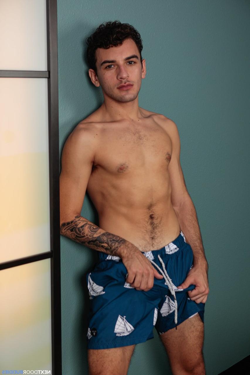 20P Gays sexy Johnny Hill e Daniel Greene fodem e chupam em uma mesa de massagem