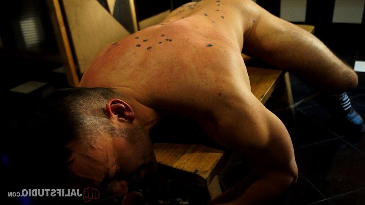 20P Gay musculoso se folla la cara a un pasivo culo grande y lo analiza con un consolador