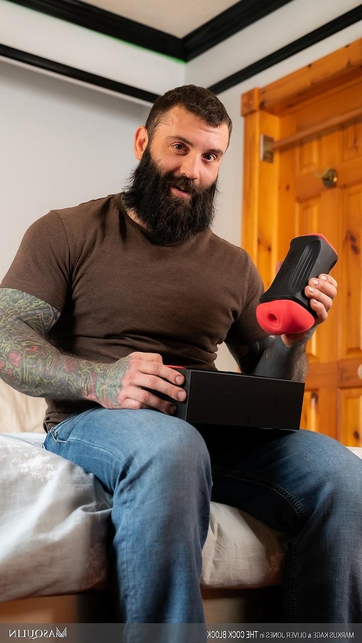 20P Markus Kage et Oliver Jones, hommes gays musclés, ont des relations sexuelles anales hardcore