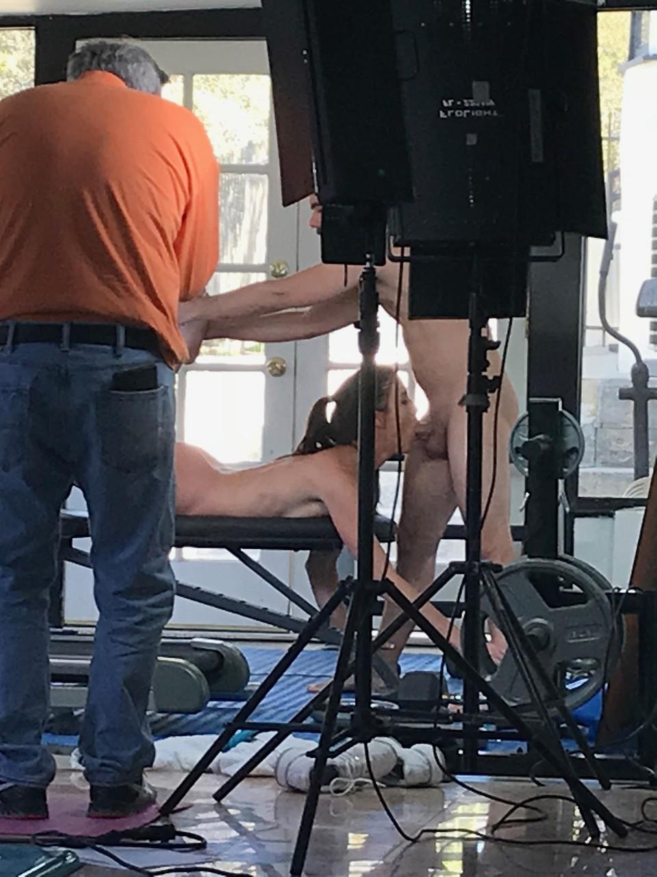 20P Die freche Teenagerin Chloe Temple genießt wilden Sex im Fitnessstudio, während ihr Cuckold filmt