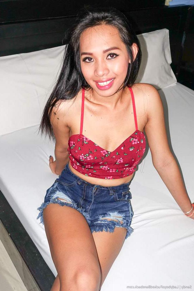 16P Ladyboys Fucked Bareback avec Sandy Images porno