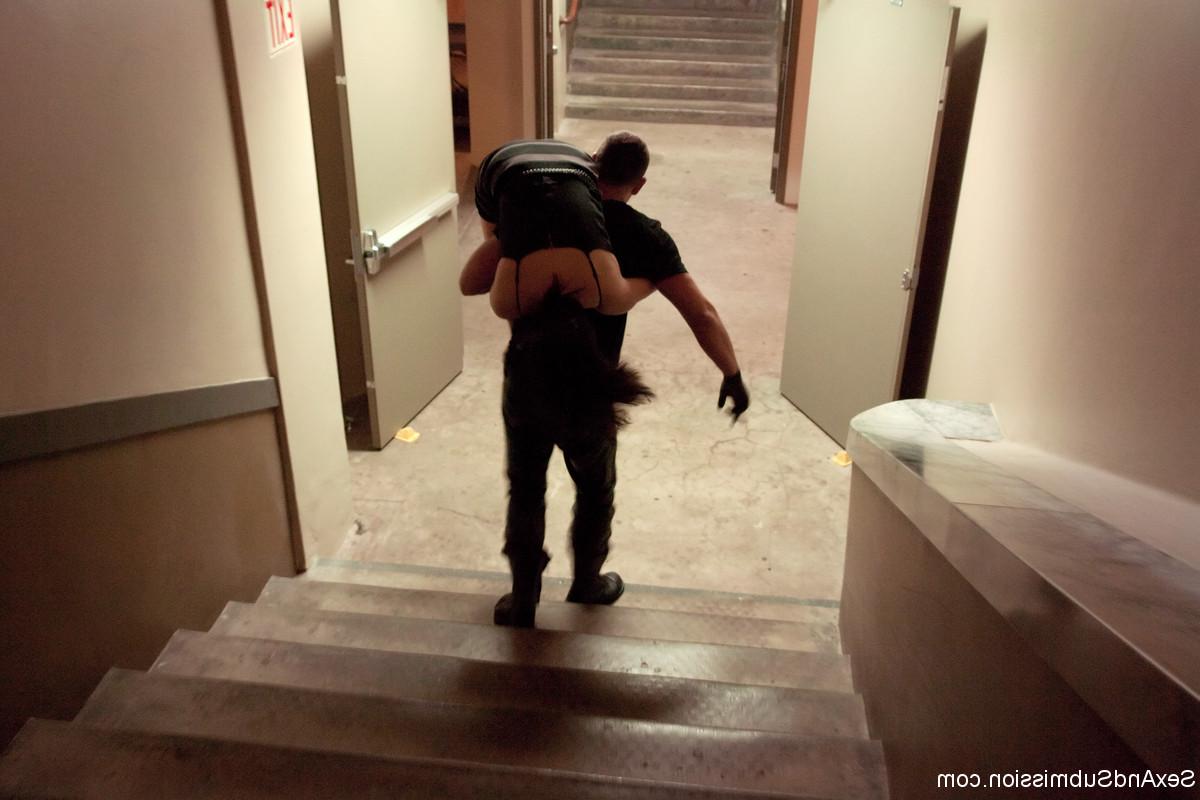 16P Brunette chick Bobbi Starr finds herself being carried away to a dungeon
