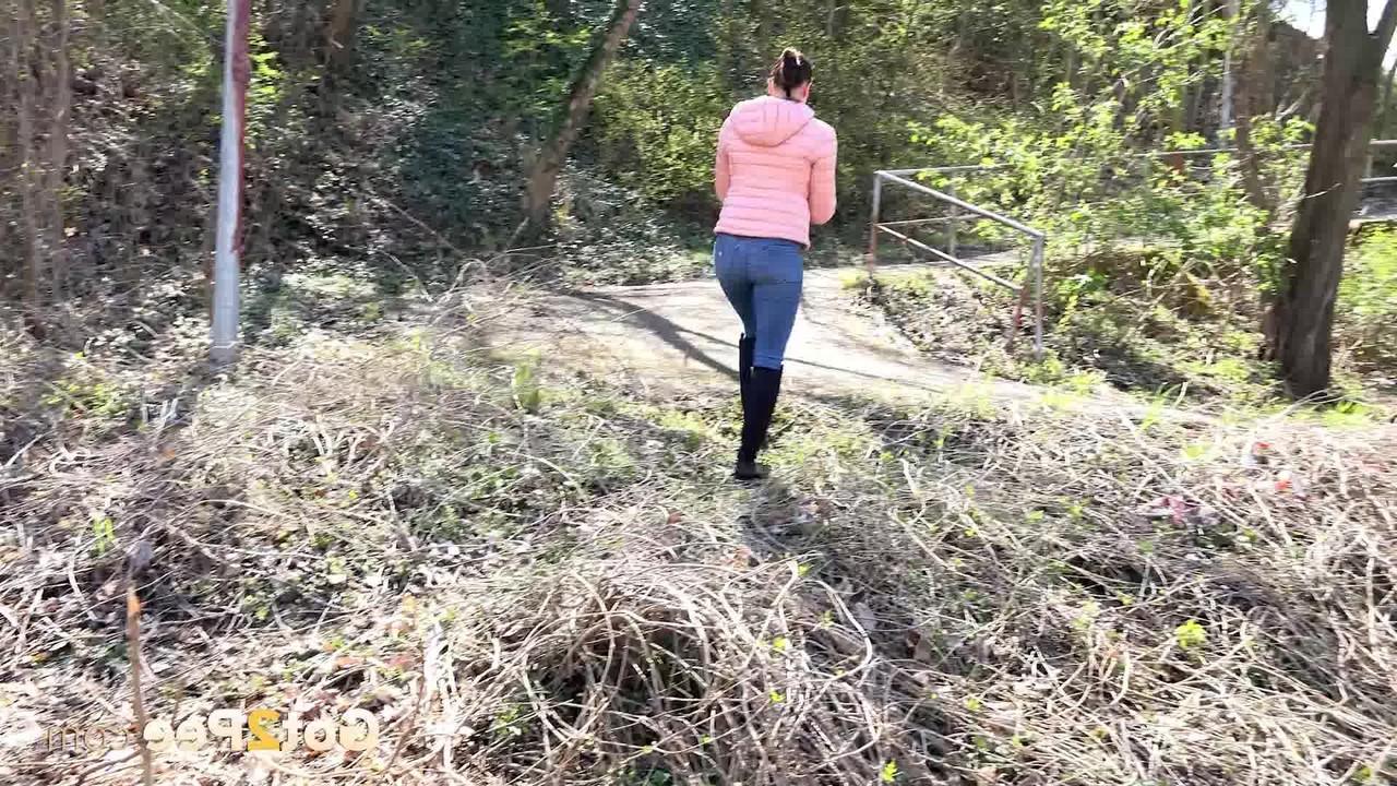 15P Solo girl Billie pulls down her jeans to piss near railway tracks