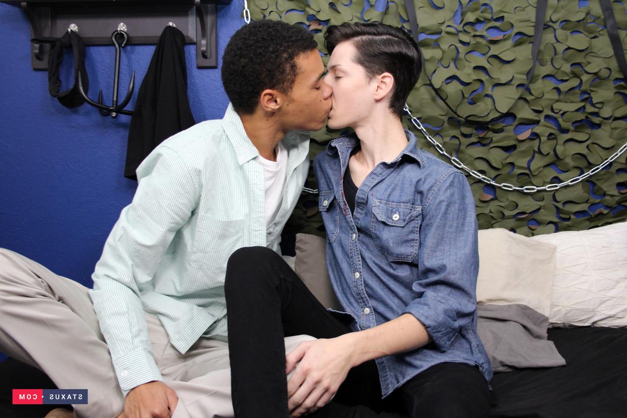 20P Gay dudes Benjamin Riley and Robbie Anthony suck each other's knob before sex
