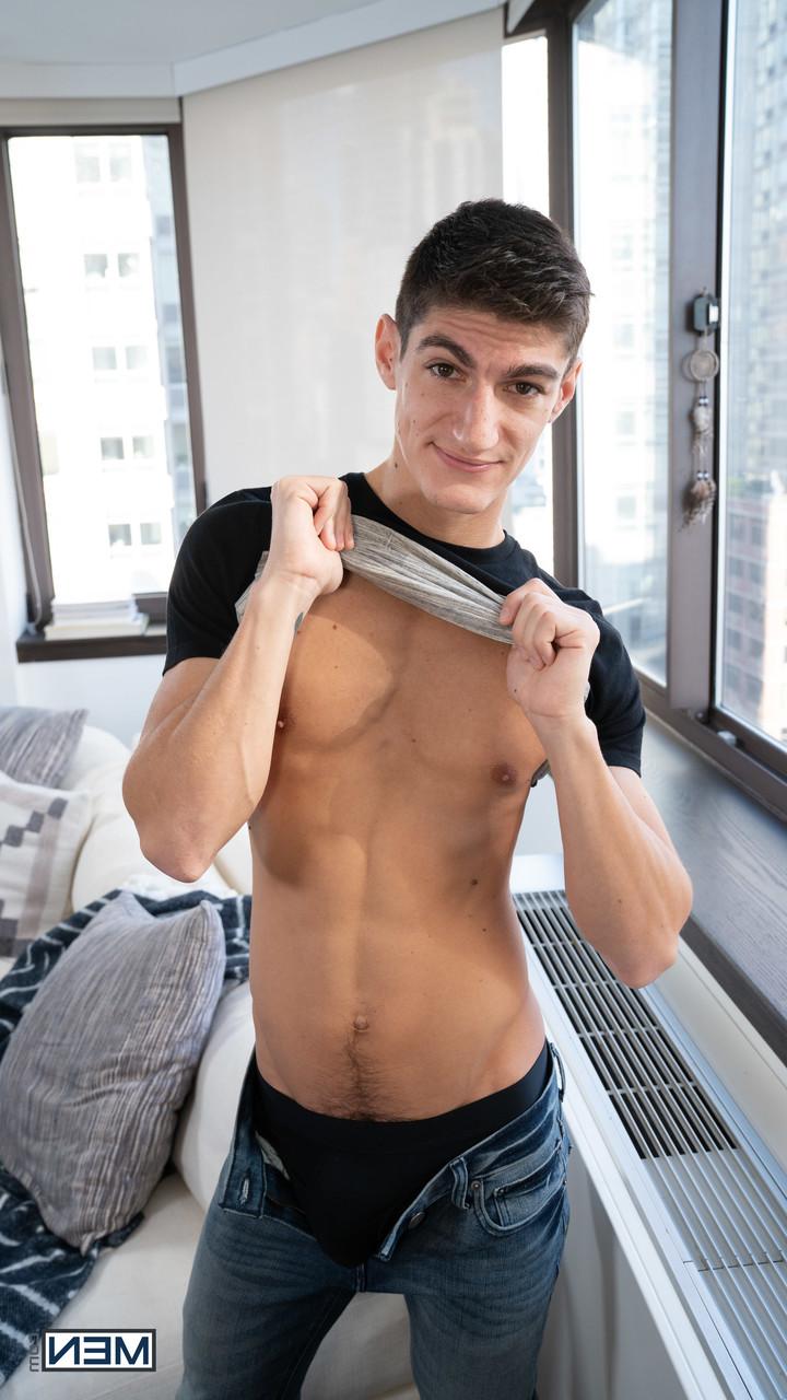 20P Ty Mitchell et Aiden Ward, mecs gays sexy, s'embrassent et baisent à cru
