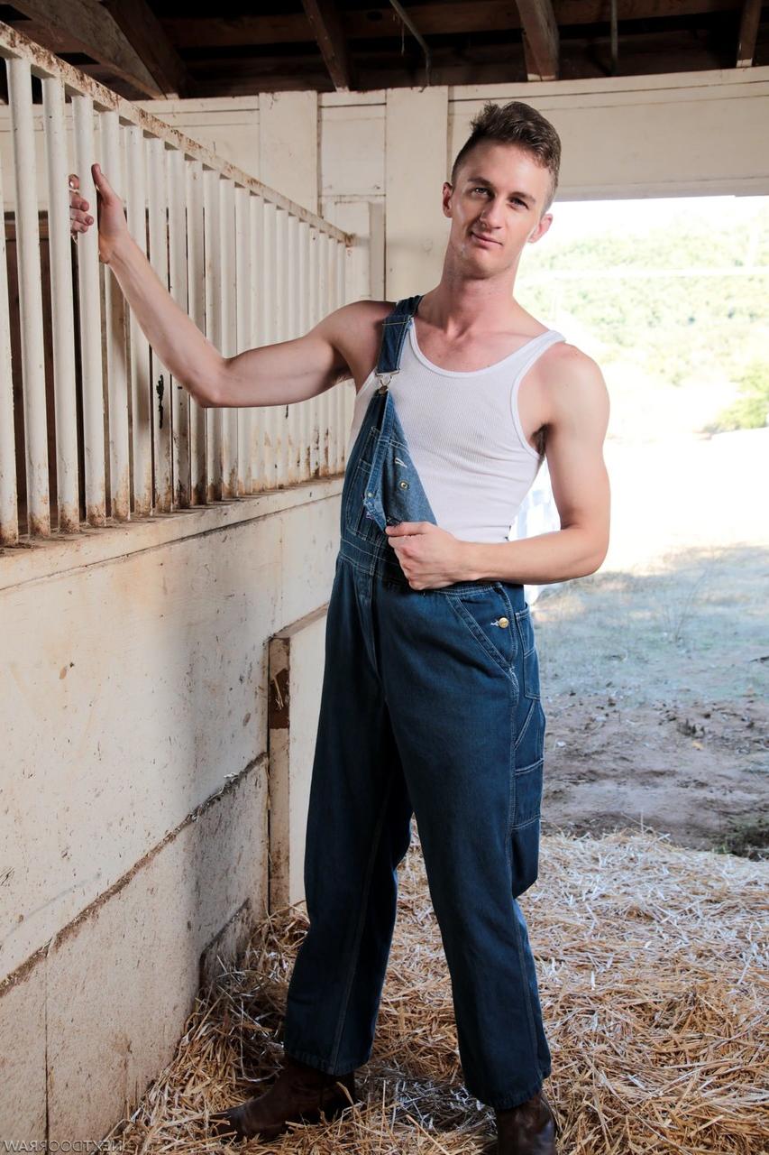 20P Two cute farmers Elye Black & Ty Derrick having doggy sex in the barn