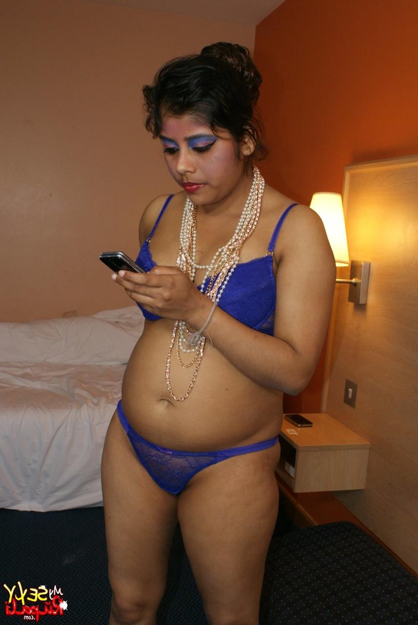15P Chubby Indian girl Rupali takes off her bra & panties for confident nude poses