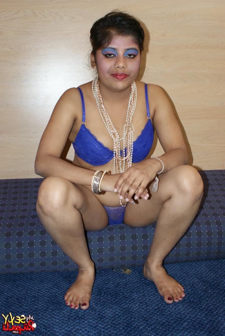 15P Chubby Indian girl Rupali takes off her bra & panties for confident nude poses
