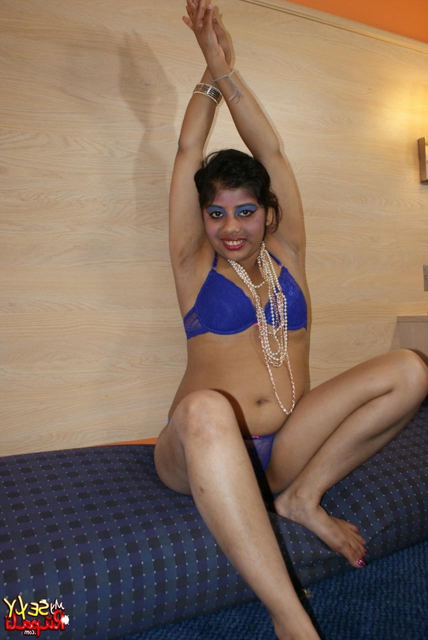15P Chubby Indian girl Rupali takes off her bra & panties for confident nude poses