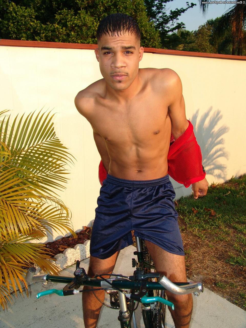 20P Gay ebony bicycler strips in the sunshine & shows his huge uncut dick