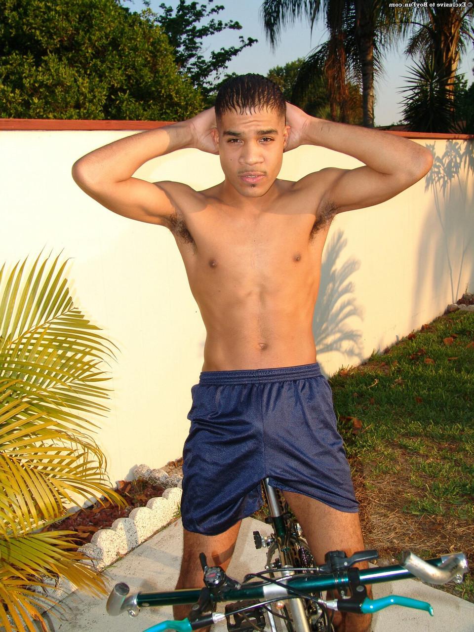 20P Gay ebony bicycler strips in the sunshine & shows his huge uncut dick