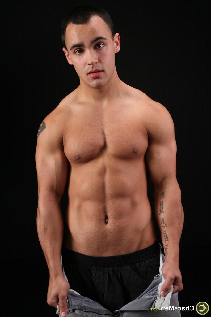 20P Handsome guy Luke shows off his athletic naked body & his delicious cock