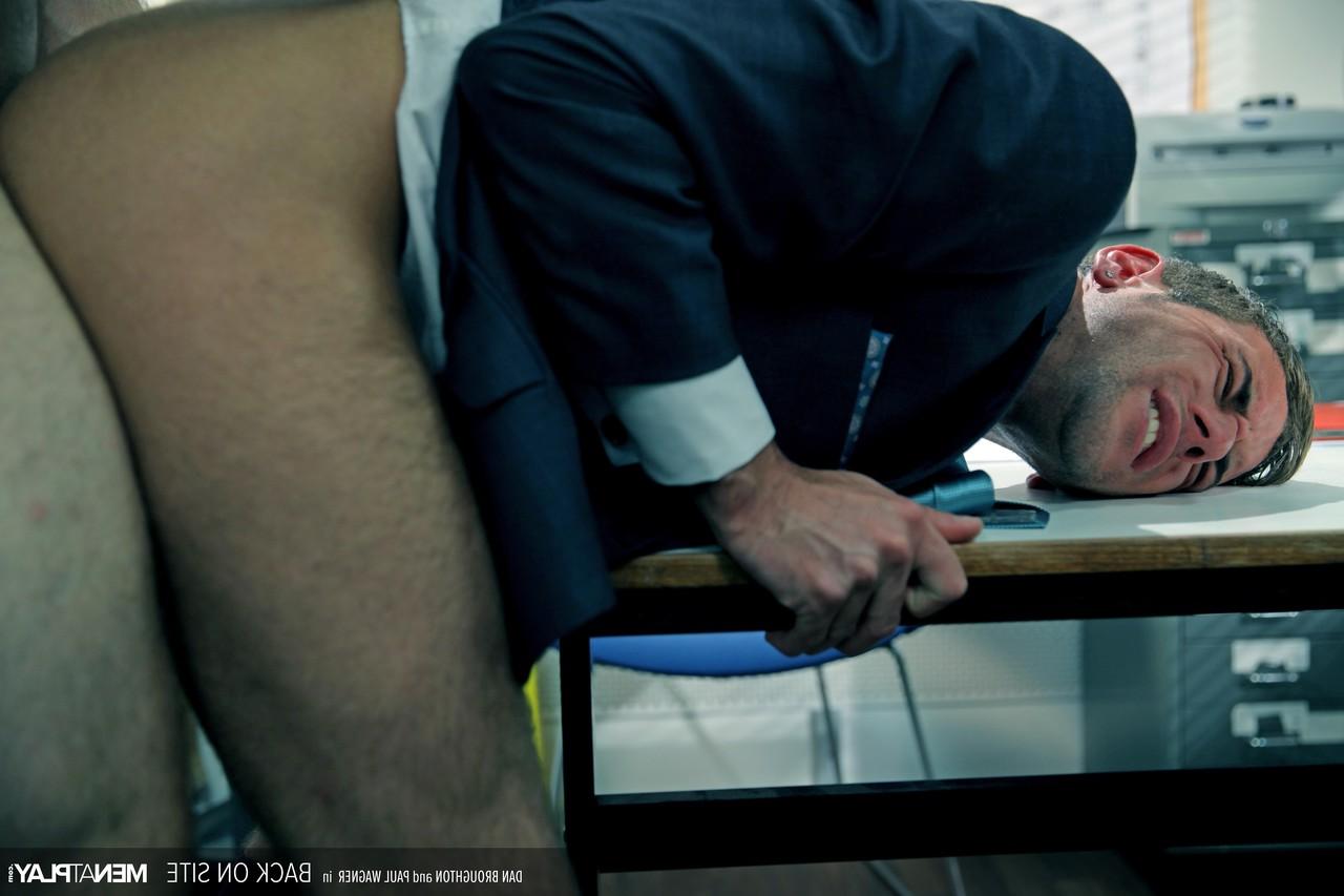 20P Gay construction worker Dan Broughton bangs his boss Paul Wagner