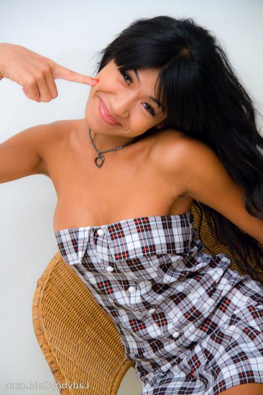 16P Ladyboy Gold protagonizada por Narnia fotos desnudas