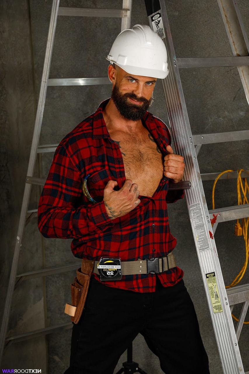 20P Gay construction worker Kyle Brant gets screwed by his foreman Alpha Wolfe