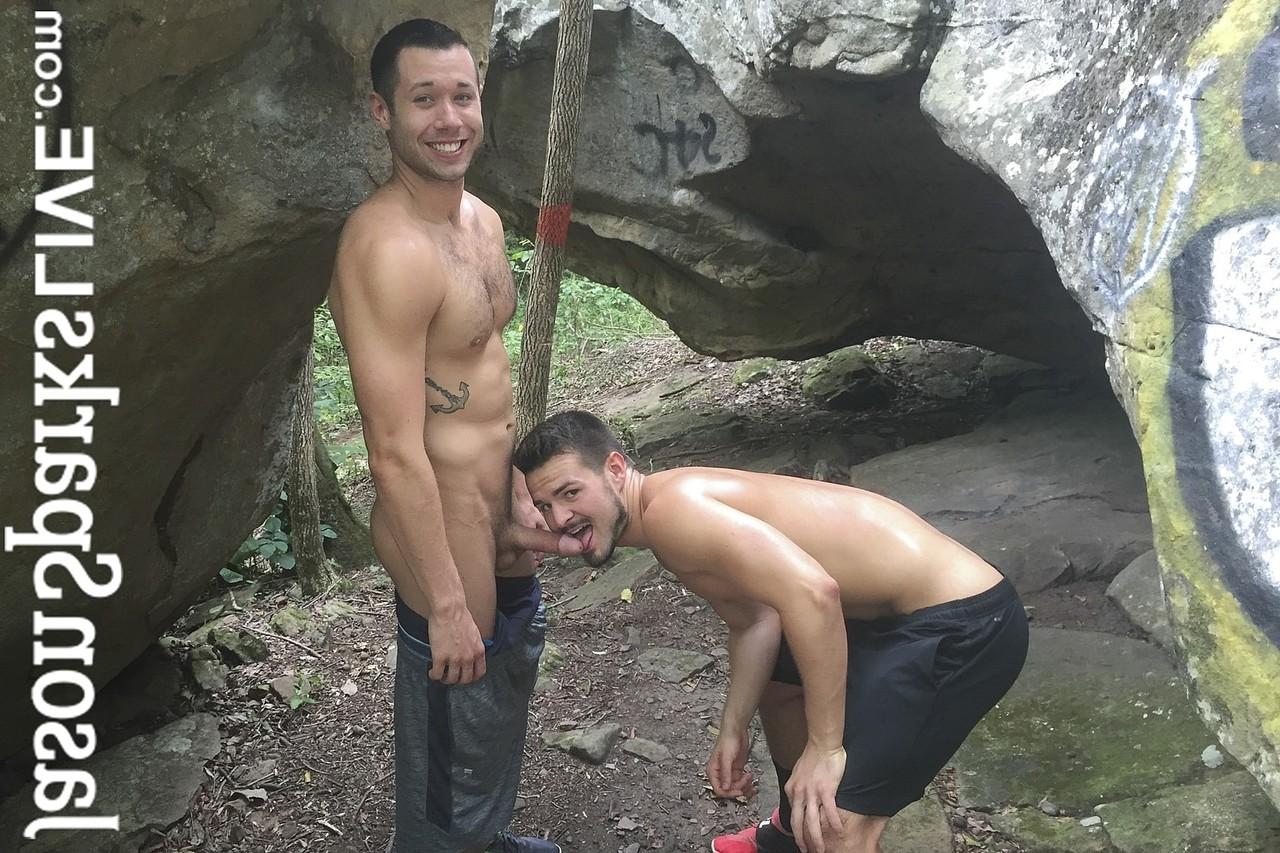 11P As belezas gays Cash Lockhart e Kyle Steele transam na natureza e em um quarto de hotel